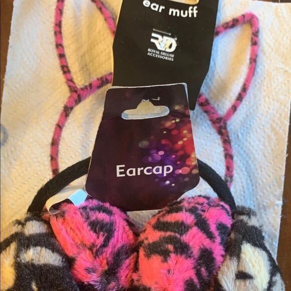 One fur  cat ear muff and one cheetah print Ear 
cap. - Picture 7 of 7